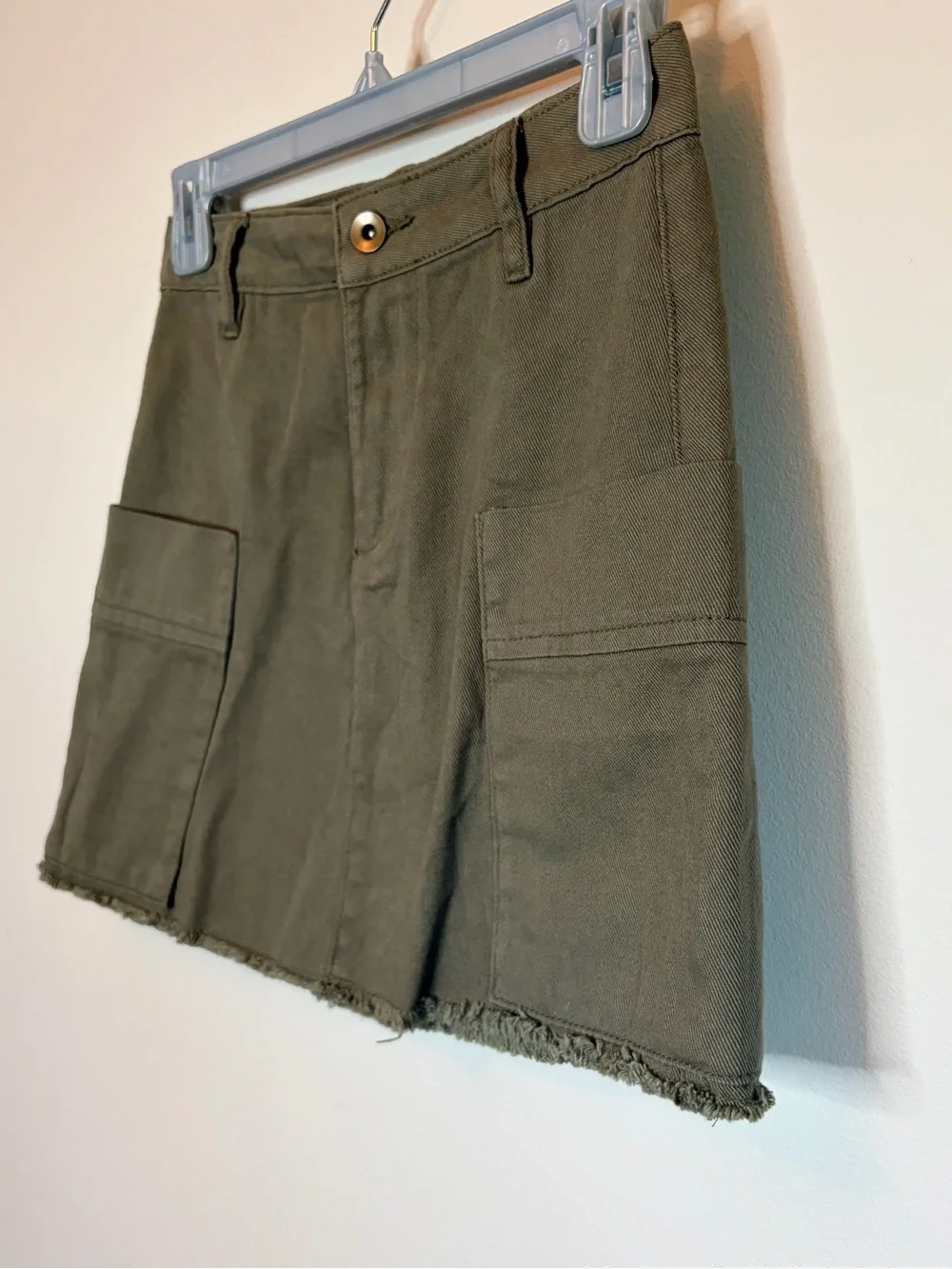 Chelsea & Violet Olive Green Utility Cargo Mini Skirt Frayed Hem Size XS NWT